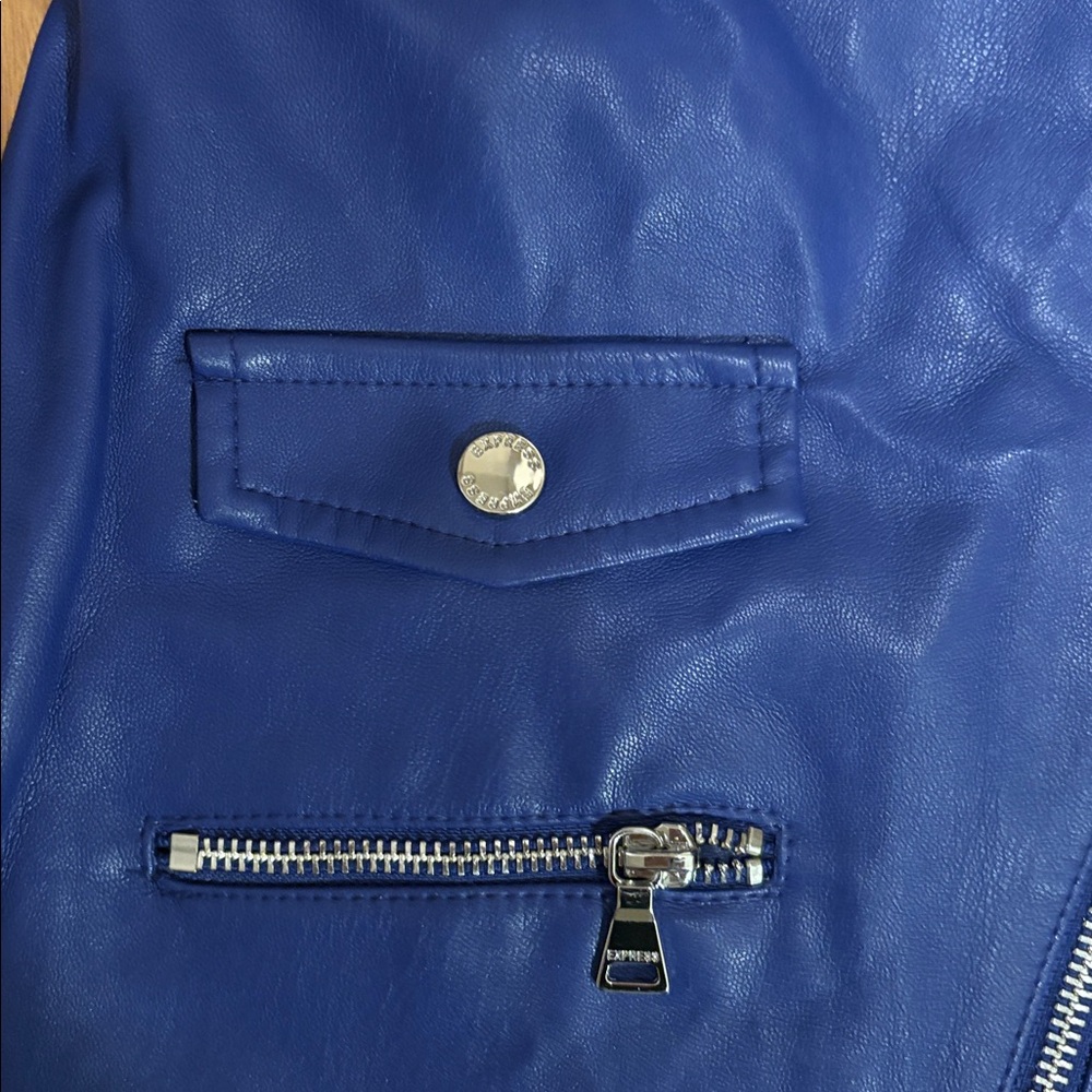 Express faux-leather skirt w/zipper details. Sz 4 & is machine-washable. Lined! - Picture 2 of 7